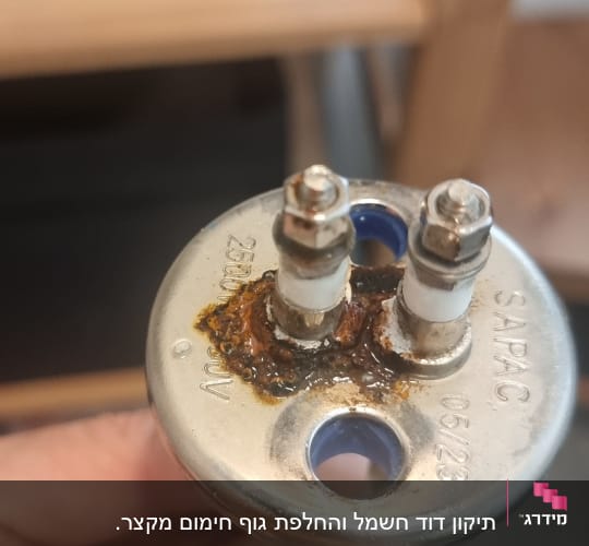 גוף חימום עם חלודה, חלק ממערכת חימום מים